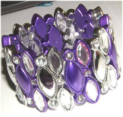 ***NEW!***STUNNING BROAD LUCITE BEAD STRETCHY BRACELET WITH RHINESTONES!