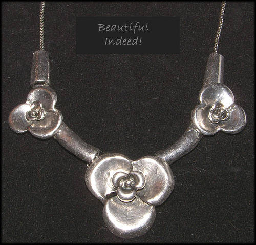 ***STUNNING DESIGN!!*** BEAUTIFUL TIBRTAN SILVER NECKLACE!!!