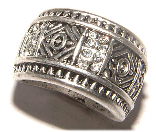 ***EYE CATCHING!!!*** PEWTER DRESS RING - NEW!