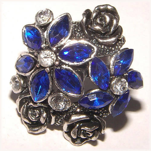***STUNNING!!!*** FLOWER AND RHINESTONE DRESS RING - NEW!