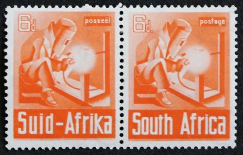 SACC 92:South African War Effort.Large format.6d red-orange pair.Almost MNH, faint hinge-mark.