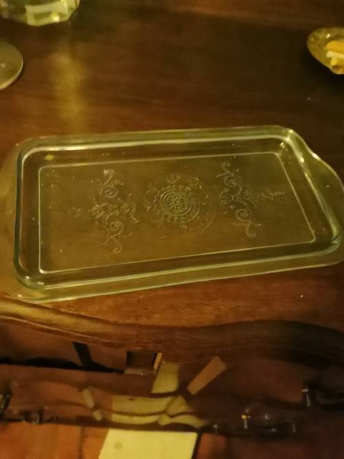 GLASS  OVEN  PYREX DISH
