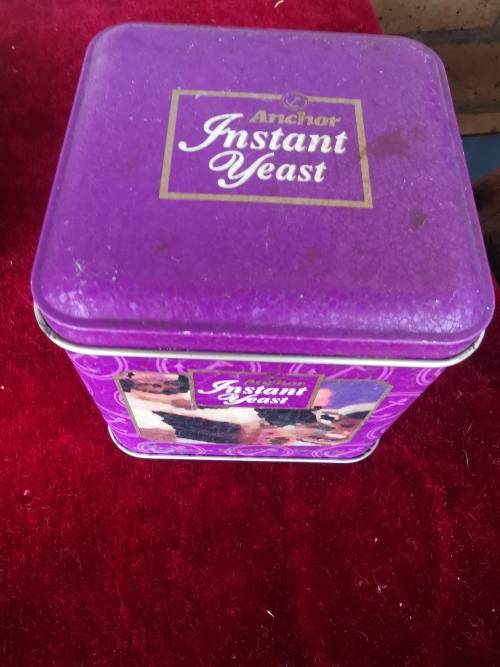 VINTAGE  INSTANT YEAST TIN