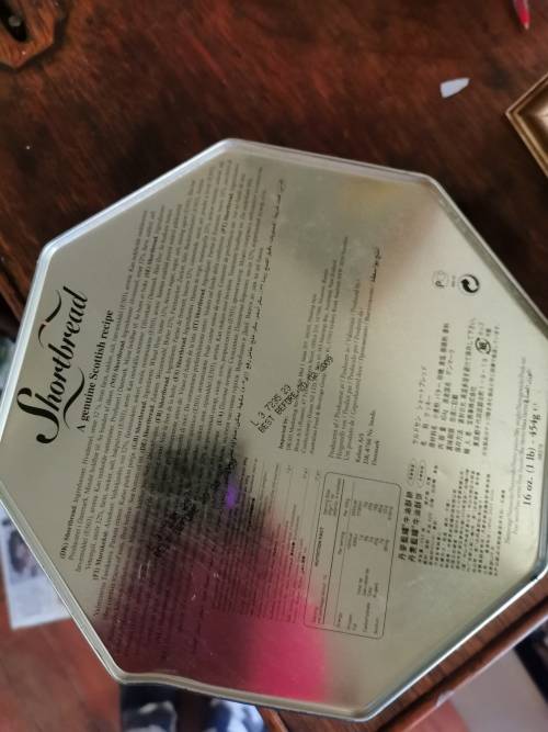 VINTAGE SHORTBREAD TIN A