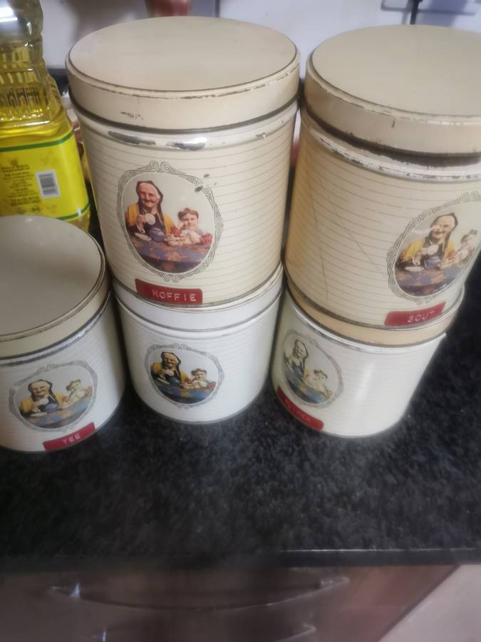 5 VINTAGE MAZAWATEE TINS