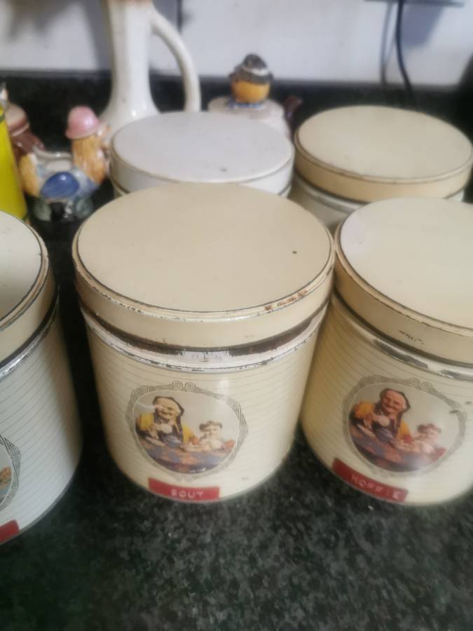 5 VINTAGE MAZAWATEE TINS