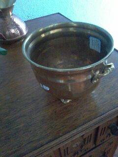 BIG COPPER BUCKET WIT FEET