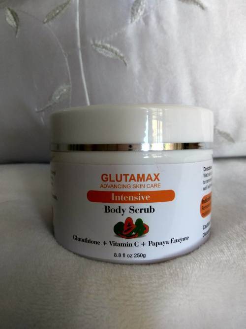 GLUTAMAX INTENSIVE WHITENING BODY SCRUB - GLUTATHIONE + VITAMIN C + PAPAYA ENZYME - 250g