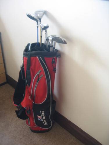U S Kids Golf Tour series 6 Golf Clubs with bag  2nd hand