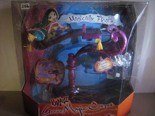 Bratz - Genie Magic Carpet (Magically Fly Your Bratz Doll) with Bonus Genie Accessories
