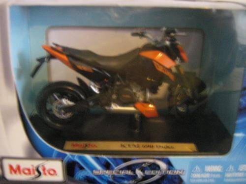 KTM 690 Duke (Scale 1/18) by Maisto
