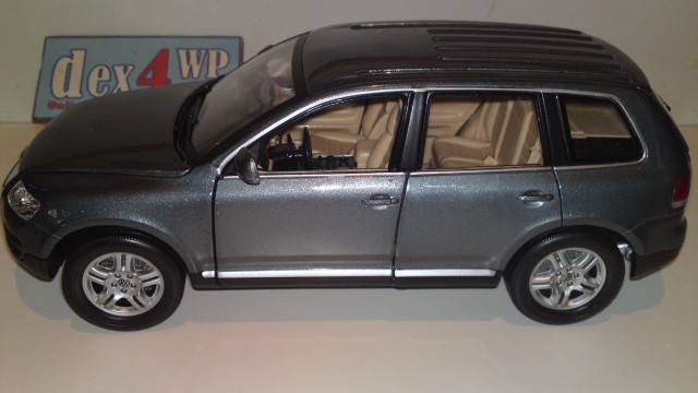 Auction: Die Cast -Volkswagen Touareg - Scale 1/18 - by Bburago Gold Collezione