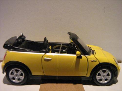 Auction:  Mini Cooper Cabrio (Scale 1:24) by Maisto