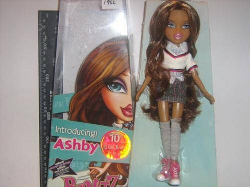 BRATZ Xpress it! The Gilrs with a Passion for Fashion' - Ashby