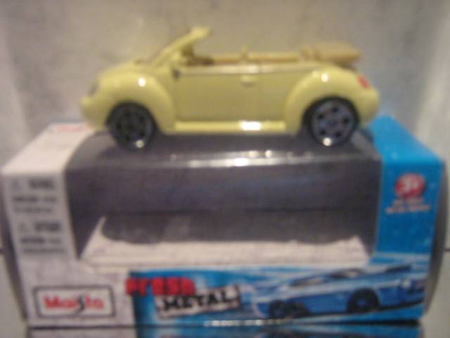 Volkswagen New Beetle Cabrio (Scale 1/64) by Maisto Fresh Metal