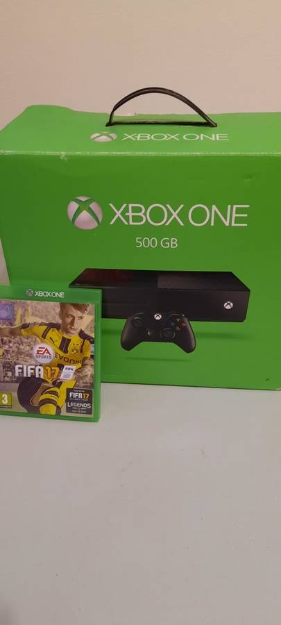 Xbox One 500GB+1 Controller + FIFA 17