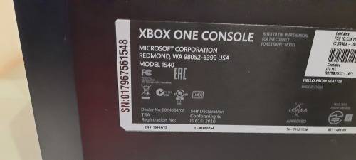 Xbox One 500GB+1 Controller + FIFA 17