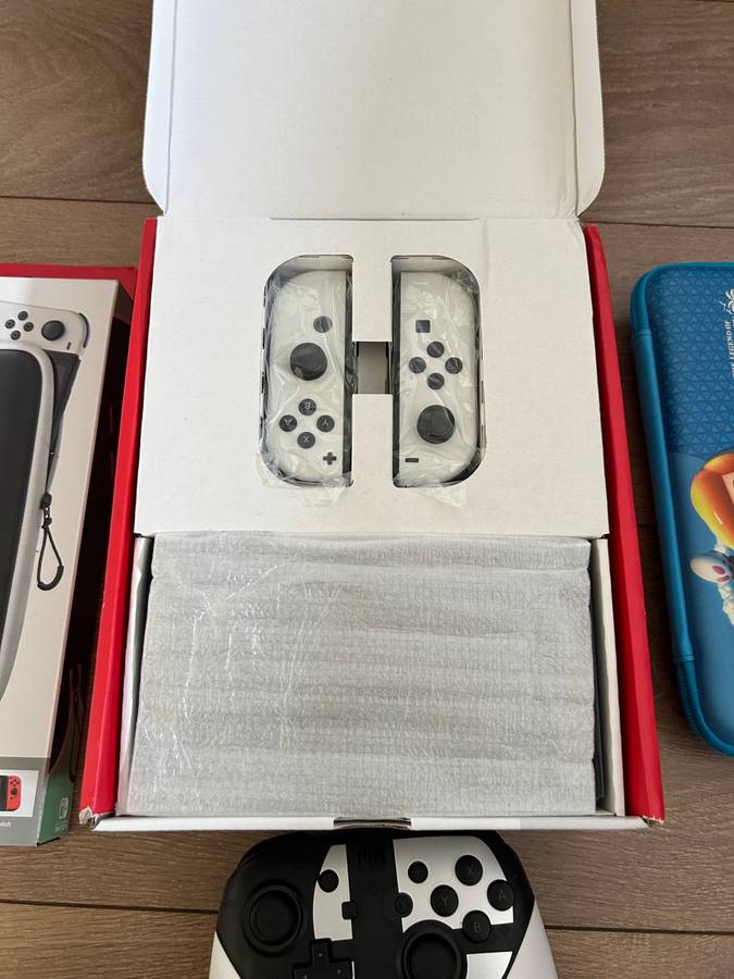 Switch OLED White + Accessories