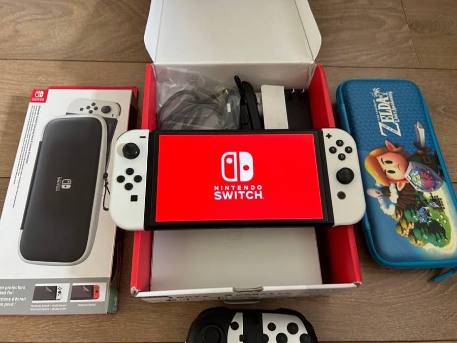 Switch OLED White + Accessories