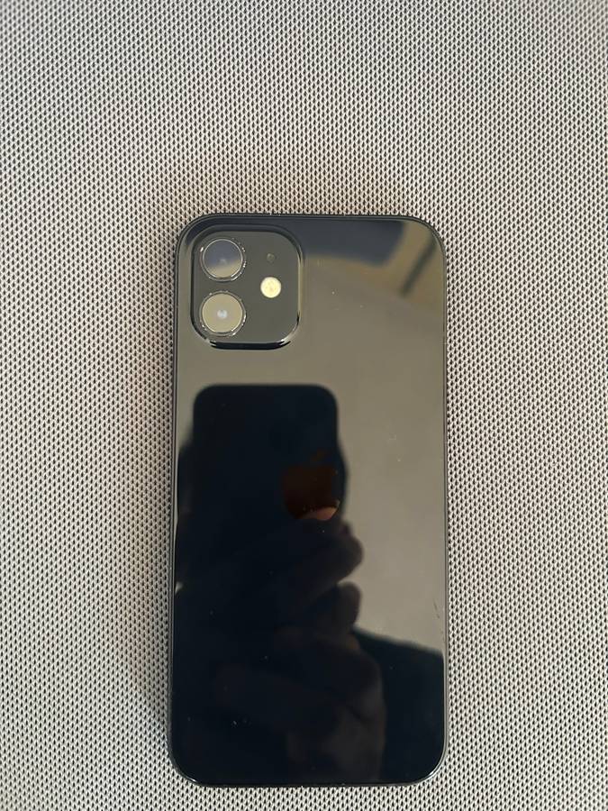 IPhone 12 64GB (Black) + Original Apple Charge Cable + Clear case