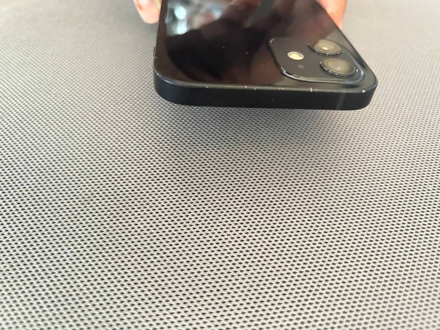 IPhone 12 64GB (Black) + Original Apple Charge Cable + Clear case