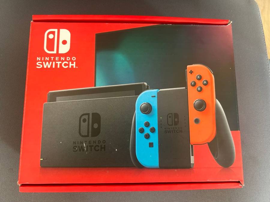 Nintendo Switch V2 Neon Red / Neon Blue + 1 Game