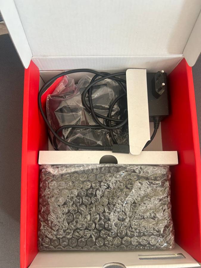 Nintendo Switch V2 Neon Red / Neon Blue + 1 Game