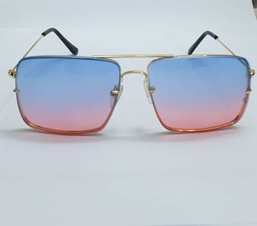 Ray-Ban Caravan Sunglasses with blue and pink lens