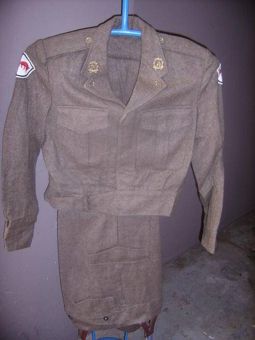 COMMANDO'S-1960's BATTLE-DRESS UNIFORM WITH INSIGNIA & BRACE'S.-LOW START.