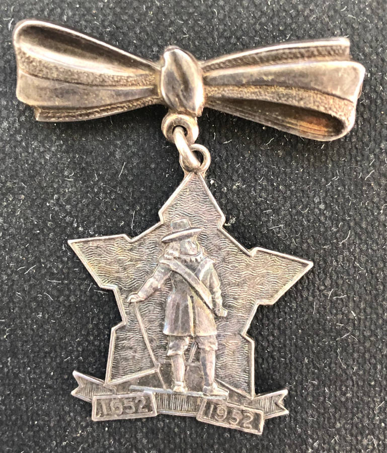 SILVER JAN VAN RIEBEECK BROOCH 1652 - 1952