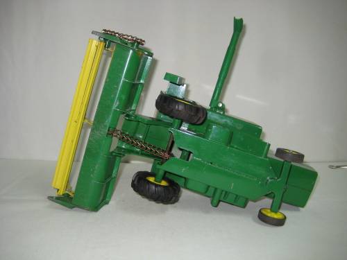 John Deere 6600 Harvester / Combine by ERTL - Length 340 mm