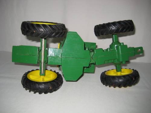 John Deere Knacker Tractor 7520 by ERTL - Length 355 mm