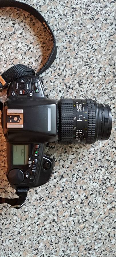 Nikon Camera F90 + Nikon AF Nikkor Lens 28 - 70 mm 1 : 35 - 4.5D - Nikon Speedlight Flash SB -25