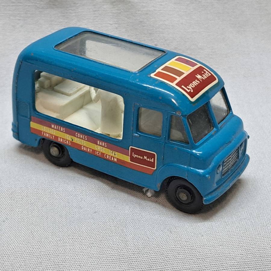 Matchbox Lesney - Commer Ice Cream Truck Van - No 47