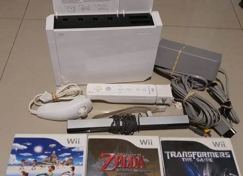 Nintendo Wii Console Bundle + 3x Games