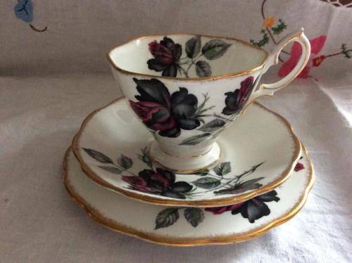 ROYAL ALBERT MASQUERADE TRIO