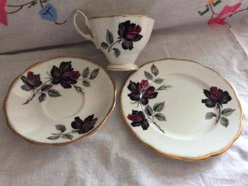 ROYAL ALBERT MASQUERADE TRIO