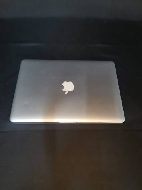 BARGAIN!!! Apple Macbook Pro with Apple Magic Mouse + Samsonite Bag