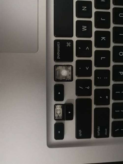 BARGAIN!!! Apple Macbook Pro with Apple Magic Mouse + Samsonite Bag