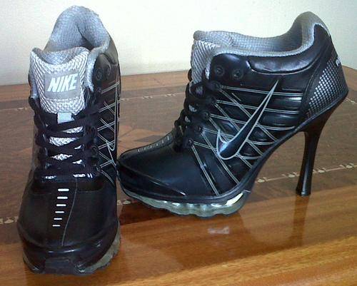 NIKE HEELS - LADIES SIZE 5