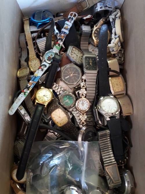 Hundreds of quartz watches, NOS watch cases, display stands and spares