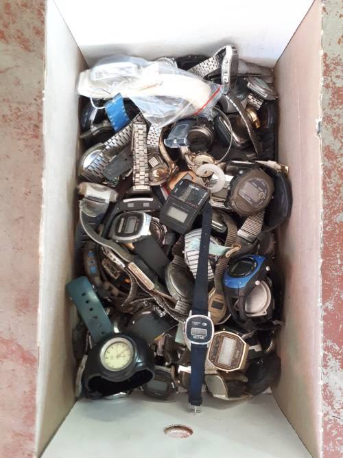 Box of digital/dual display quartz watches