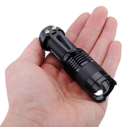 500 LUMENS CREE LED FLASHLIGHT WITH 3 MODES ON ZOOMING - VERY COMPACT / VERY POWERFUL!!!