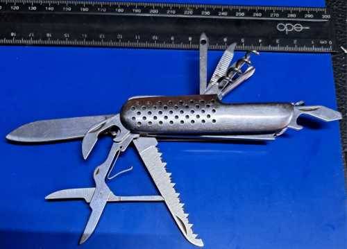VINTAGE ANTIQUE SWISS ARMY STYLE POCKET KNIVES? ??