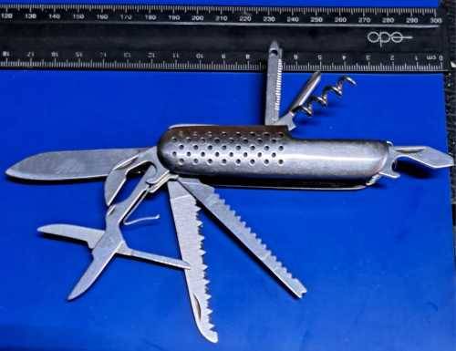 VINTAGE ANTIQUE SWISS ARMY STYLE POCKET KNIVES? ??