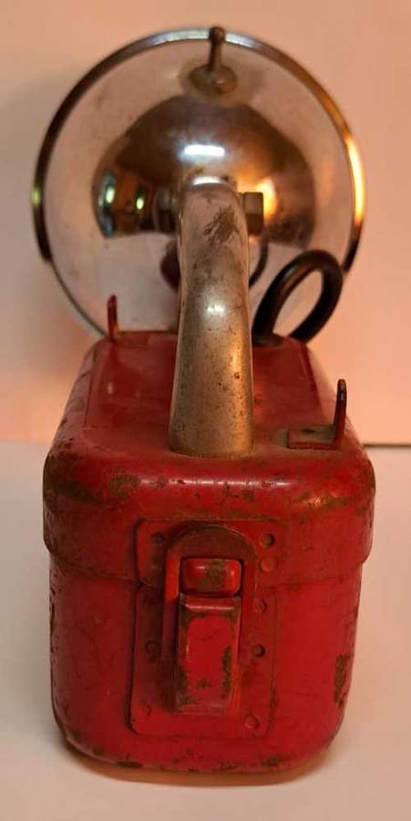 VINTAGE ANTIQUE SEARCH -LITE  FROM THE 1950s  (VERY - SCARCE )  ** ANRESTORD**  ???