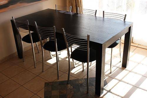 Dining Room Table and 6 Chairs