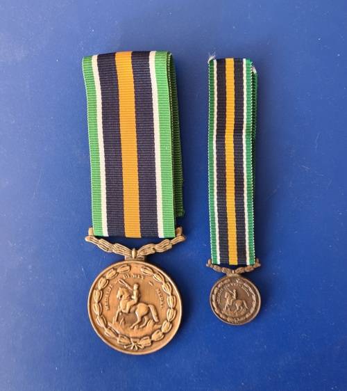 SADF - DE WET MEDAL - FULL SIZE + MINIATURE