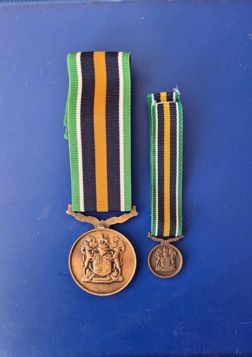 SADF - DE WET MEDAL - FULL SIZE + MINIATURE