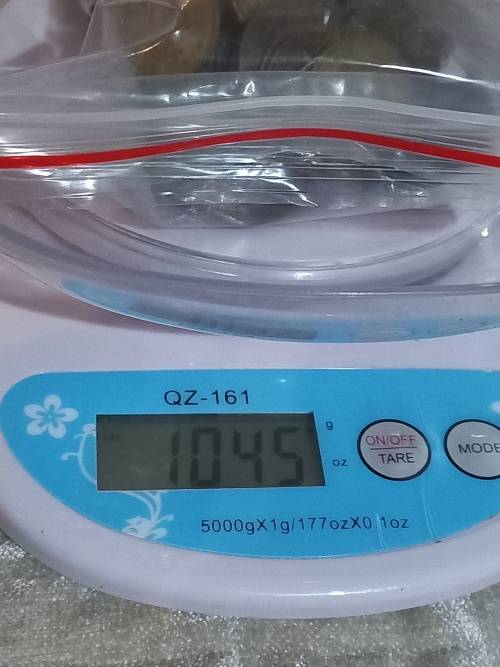 1kg plus Mixed world coin some great condition and dates